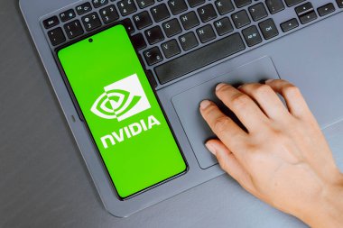 22 Temmuz 2024, Paraguay. Bu resimde, Nvidia Şirketi logosu akıllı telefon ekranında gösteriliyor.
