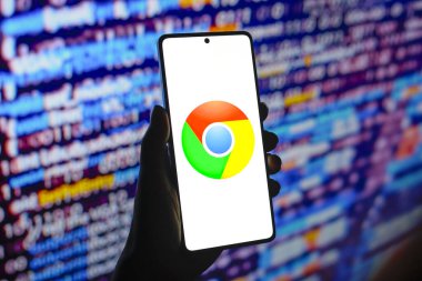 24 Temmuz 2024, Paraguay. Bu resimde, web tarayıcısı Google Chrome logosu bir akıllı telefon ekranında görüntülenir