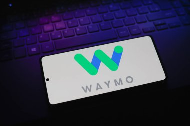 2 Ağustos 2024, Paraguay. Bu resimde, Waymo logosu akıllı telefon ekranında görüntülenir