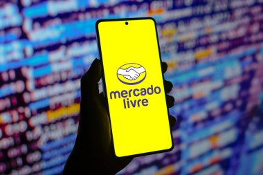 4 Ağustos 2024, Paraguay. Bu resimde, Mercado Livre logosu akıllı telefon ekranında gösteriliyor.