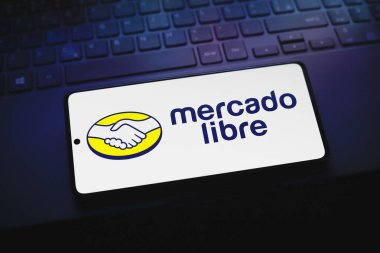4 Ağustos 2024, Paraguay. Bu resimde, Mercado Libre logosu akıllı telefon ekranında gösteriliyor