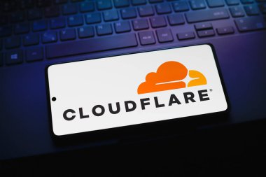 4 Ağustos 2024, Paraguay. Bu resimde, Cloudflare, Inc. logosu akıllı telefon ekranında görüntülenir