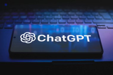 5 Ağustos 2024, Paraguay. Bu resimde, ChatGPT logosu akıllı telefon ekranında görüntülenir