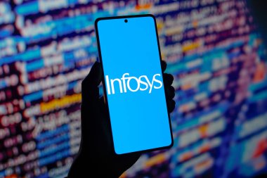 6 Ağustos 2024, Paraguay. Bu resimde, Infosys Limited logosu akıllı telefon ekranında görüntülenmektedir.
