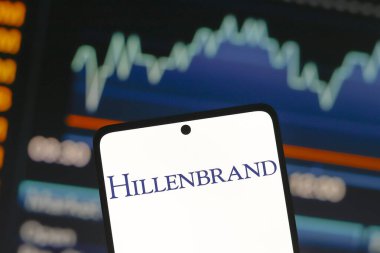 13 Ağustos 2024, Paraguay. Bu resimde Hillenbrand, Inc. logosu bir akıllı telefon ekranında gösterilir.