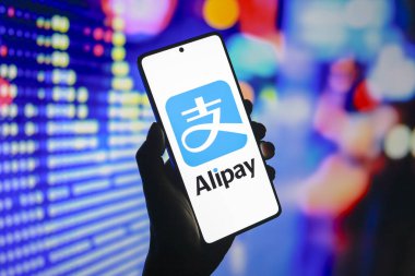 14 Ağustos 2024, Paraguay. Bu resimde, Alipay logosu akıllı telefon ekranında görüntülenir