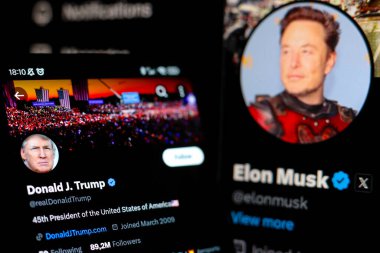13 Ağustos 2024, Paraguay. Bu fotoğraf illüstrasyonunda, eski ABD Başkanı Donald Trump resmi X (Twitter) profili bir akıllı telefonda gösteriliyor. Trump üç buçuk yıl aradan sonra sosyal medyaya geri döndü.