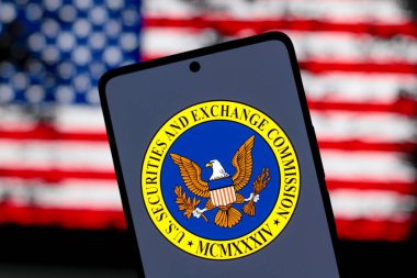 August 15, 2024, Paraguay. In this photo illustration, the United States Securities and Exchange Commission (SEC) logo is displayed on a smartphone screen and in the background the flag of the United States of America (USA) clipart