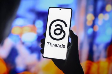 18 Ağustos 2024, Paraguay. Bu resimde, Tartışmalar logosu akıllı telefon ekranında görüntülenir