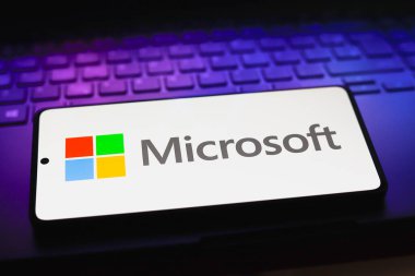 18 Ağustos 2024, Paraguay. Bu resimde, Microsoft Corporation logosu akıllı telefon ekranında görüntülenmektedir.
