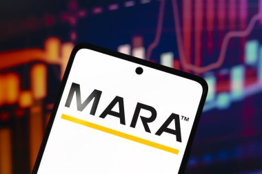 25 Ağustos 2024, Paraguay. Bu resimde, Marathon Dijital Holding (MARA) logosu akıllı telefon ekranında gösterilir.