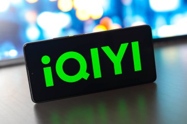 25 Ağustos 2024, Paraguay. Bu resimde, iQIYI, Inc. logosu akıllı telefon ekranında görüntülenir