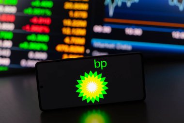 29 Ağustos 2024, Paraguay. Bu resimde, BP logosu akıllı telefon ekranında gösteriliyor