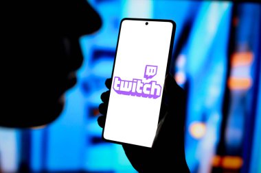 31 Ağustos 2024, Paraguay. Bu resimde, Twitch logosu akıllı telefon ekranında görüntülenir