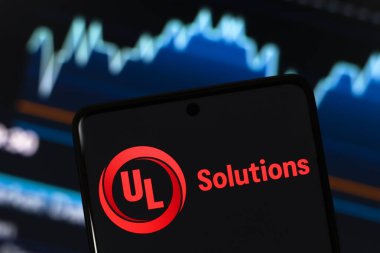 4 Eylül 2024, Paraguay. Bu fotoğraf illüstrasyonunda, UL Çözümleri (Sigortacılar Laboratuvarları) logosu akıllı telefon ekranında görüntülenir