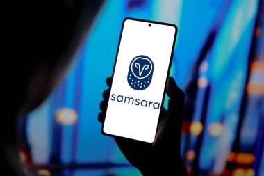 8 Eylül 2024, Paraguay. Bu fotoğraf illüstrasyonunda, Samsara Inc. logosu akıllı telefon ekranında görüntülenir