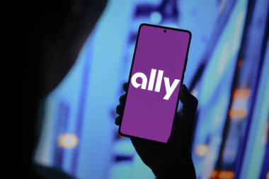 10 Eylül 2024, Paraguay. Bu resimde, Ally Financial Inc. logosu akıllı telefon ekranında görüntülenmektedir.