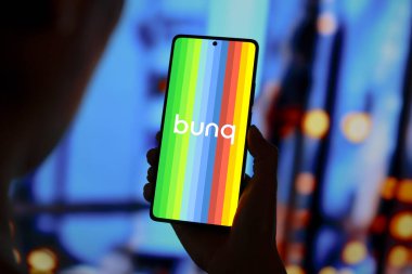 12 Eylül 2024, Paraguay. Bu resimde Bunq logosu akıllı telefon ekranında görüntülenir