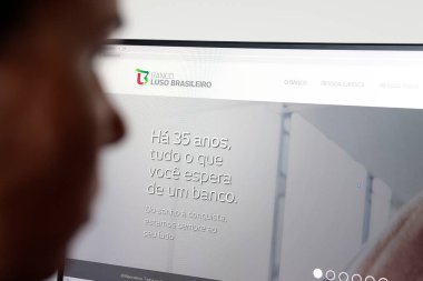 16 Eylül 2024, Brezilya. Bu resimde, Banco Luso Brasileiro internet bankacılığına erişen biri var. Banka 1988 yılında kurulmuş ve merkezi So Paulo şehrinde bulunmaktadır..