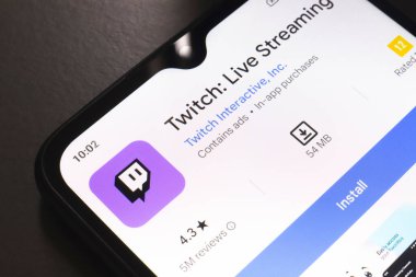 11 Ekim 2024, Brezilya. Bu resimde, Twitch uygulamasının logosu akıllı telefon ekranında görüntülenir