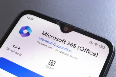 22 Ekim 2024, Brezilya. Bu resimde, Microsoft 365 uygulama logosu akıllı telefon ekranında görüntülenir
