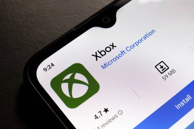 25 Ekim 2024, Brezilya. Bu fotoğraf illüstrasyonunda, Xbox uygulamasının logosu akıllı telefon ekranında görüntülenir