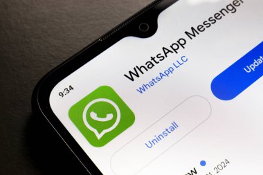 25 Ekim 2024, Brezilya. Bu resimde WhatsApp uygulamasının logosu akıllı telefon ekranında görüntülenir