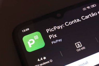 25 Ekim 2024, Brezilya. Bu resimde, PicPay uygulamasının logosu akıllı telefon ekranında görüntülenir