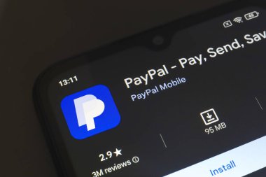 25 Ekim 2024, Brezilya. Bu resimde, PayPal uygulamasının logosu akıllı telefon ekranında görüntülenir