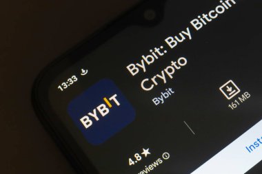 25 Ekim 2024, Brezilya. Bu fotoğraf illüstrasyonunda, Bybit uygulamasının logosu akıllı telefon ekranında görüntülenir