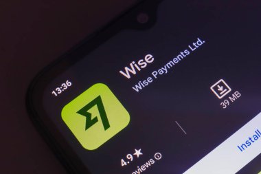 25 Ekim 2024, Brezilya. Bu resimde, Wise uygulamasının logosu akıllı telefon ekranında görüntülenir