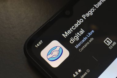 29 Ekim 2024, Brezilya. Bu fotoğraf illüstrasyonunda, Mercado Pago uygulamasının logosu akıllı telefon ekranında görüntülenir