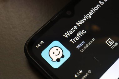 29 Ekim 2024, Brezilya. Bu resimde, Waze uygulamasının logosu akıllı telefon ekranında görüntülenir