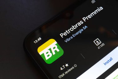 31 Ekim 2024, Brezilya. Bu resimde Petrobras Premmia uygulama logosu bir akıllı telefon ekranında görüntülenir.