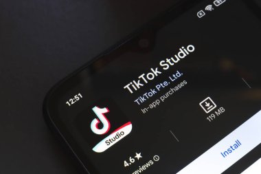31 Ekim 2024, Brezilya. Bu resimde, TikTok Stüdyo uygulama logosu akıllı telefon ekranında görüntülenir