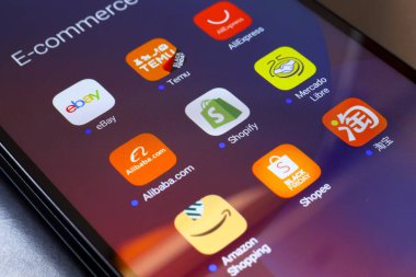 E-ticaret hizmetleri eBay, Temu, AliExpress, Alibaba, Shopify, Mercado Libre, Amazon, Shopee ve Taobao uygulamaları 26 Kasım 2024 'te ABD' nin Reno kentindeki bir akıllı telefonun ekranında göründü.
