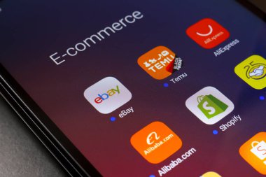 E-ticaret hizmetleri eBay, Temu, AliExpress, Alibaba, Shopify ve Mercado Libre uygulaması 26 Kasım 2024 'te Reno, ABD' de bir akıllı telefonun ekranında göründü..