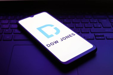 Dow Jones Endüstriyel Sanayi logosu 1 Aralık 2024 'te Reno, ABD' de bir akıllı telefonun ekranında belirdi.