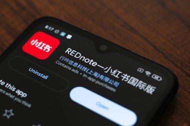 Bu resimde, Xiaohongshu (Rednote) logosu ABD 'nin Reno kentindeki akıllı telefon ekranında 17 Ocak 2025 tarihinde sergilenmektedir.