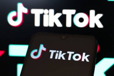 Bu resimde, TikTok logosu ABD 'nin Reno kentindeki akıllı telefon ekranında 17 Ocak 2025 tarihinde gösterildi.