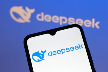 Bu fotoğraf illüstrasyonunda, DeepSeek logosu ABD 'nin Reno kentindeki akıllı telefon ekranında 27 Ocak 2025 tarihinde görüntülenmiştir.