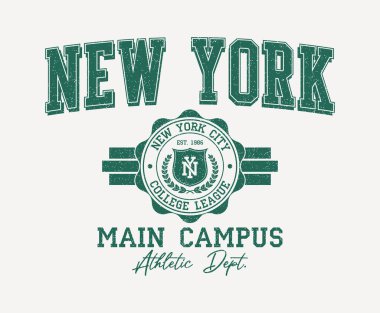 New York 'ta kolej tarzı tişört, kalkan ve çelenkli. New York Üniversitesi ya da üniversite tişört tasarımı için tipografi grafikleri. Grunge 'lu klasik spor giysisi baskısı. Vektör.