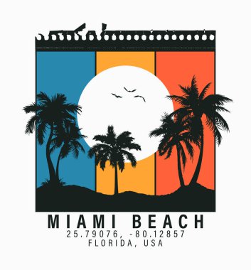 Miami Beach tişört tasarımı. Palmiye ağaçları, güneş ve martı kuşları. Miami, Florida tişört grafikleri yırtık çarşaflı tropikal palmiyeler. Giysi izi. Vektör illüstrasyonu.