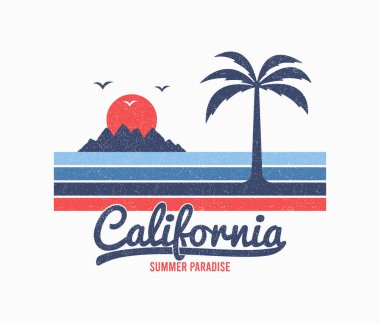 Kaliforniya tişört tasarımı, palmiye ağacı, dağlar ve güneş. Dağ ve palmiye ağaçlarının silueti, renk çizgileri ve grunge olan tişört için grafiksel baskı. Kıyafet ve giysi tasarımı. Vektör.