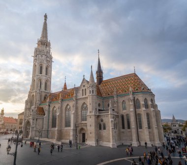Budapeşte, Macaristan - 18 Ekim 2019: Matthias Kilisesi - Budapeşte, Macaristan