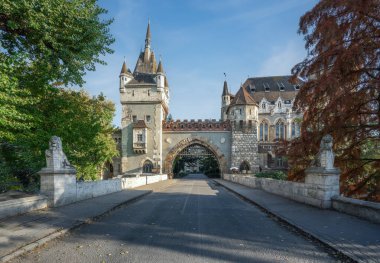 Budapeşte, Macaristan - 22 Ekim 2019: Vajdahunyad Şatosu - Budapeşte, Macaristan