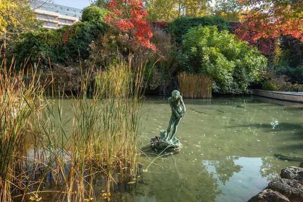 Budapest Hungría Octubre 2019 Niño Pescador Cangrejo Rakaszfiu Jardín Japonés — Foto de Stock