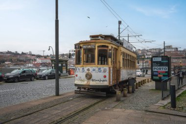 Porto, Portekiz - 7 Şubat 2020: Porto Tarihi Tramvay (Eletrico) - Porto, Portekiz