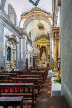 Porto, Portekiz - 5 Şubat 2020: Capela das Almas de Santa Catarina (Ruhlar Şapeli) İç mimarisi - Porto, Portekiz