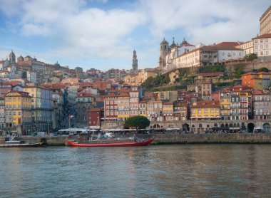 Porto Skyline, Cais da Ribeira ve Douro Nehri Clerigos Kulesi ve Porto Katedrali - Porto, Portekiz